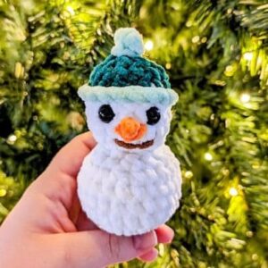 Mini Pelúcia Boneco de Neve Amigurumi Receita Grátis